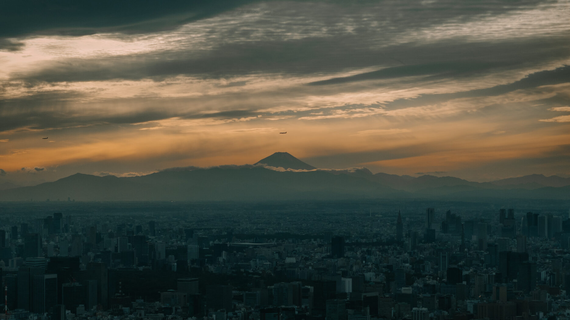 東京スカイツリーから富士山をのぞむ